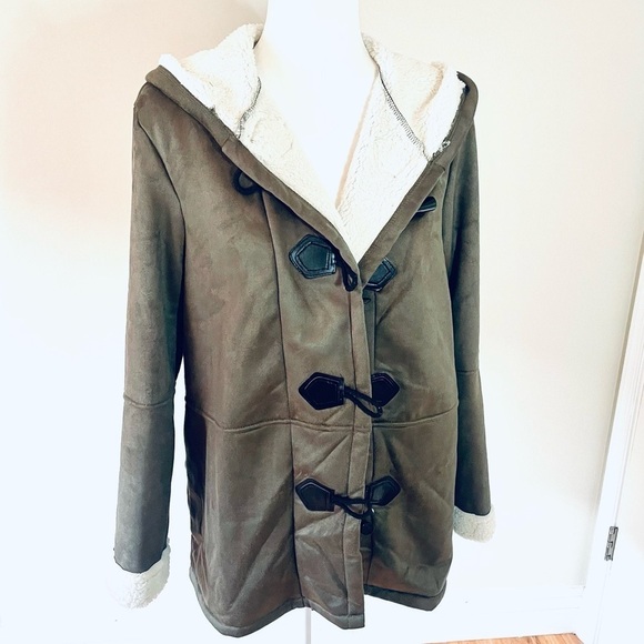 Women’s Army Green Fleece Jacket - Size Medium - Picture 3 of 13